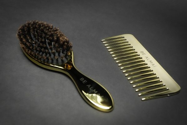 BE ALMAÍ Boar Brush, Gold Comb