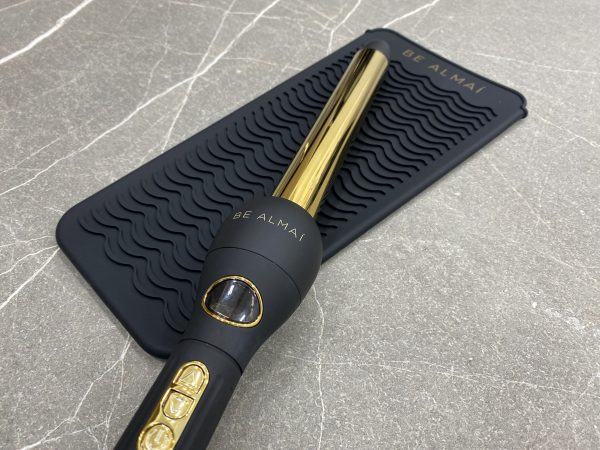 BE ALMAÍ Wave Styling Wand & Heat Resistant Mat